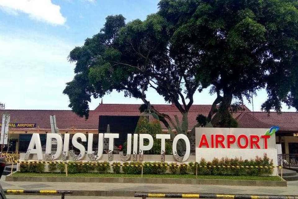 Dekat dengan Bandara Adi Sucipto, hanya 12 menit